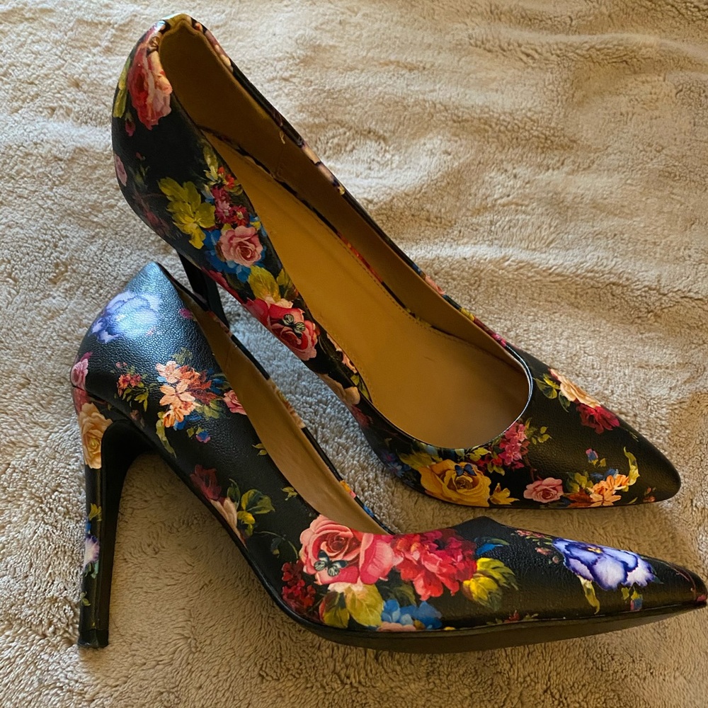 🌹✨Charlotte Russe Floral Pumps✨🌼